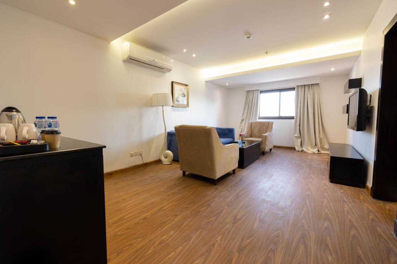 Mira Business Hotel Riadh Exterior foto